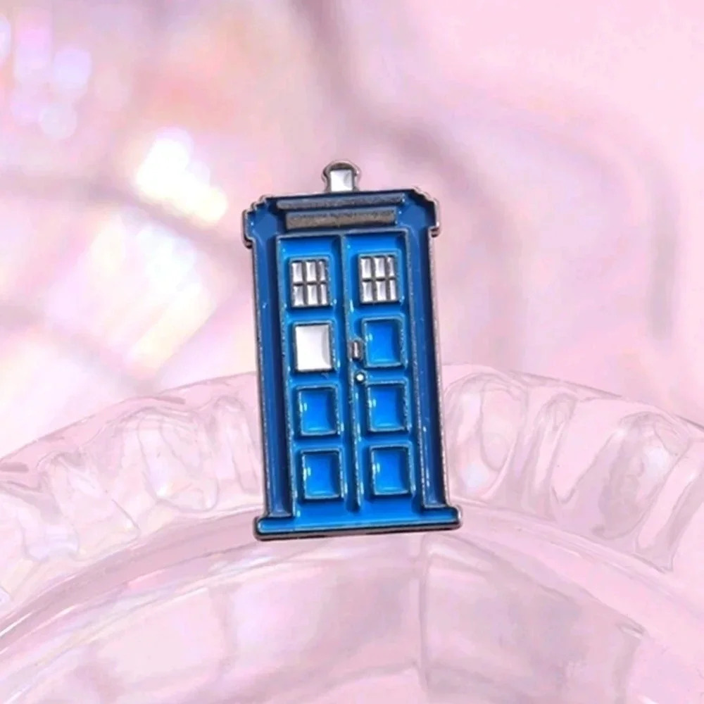 Doctor who TARDIS blue phone booth enamel pin brooch charm purse bag decor colle